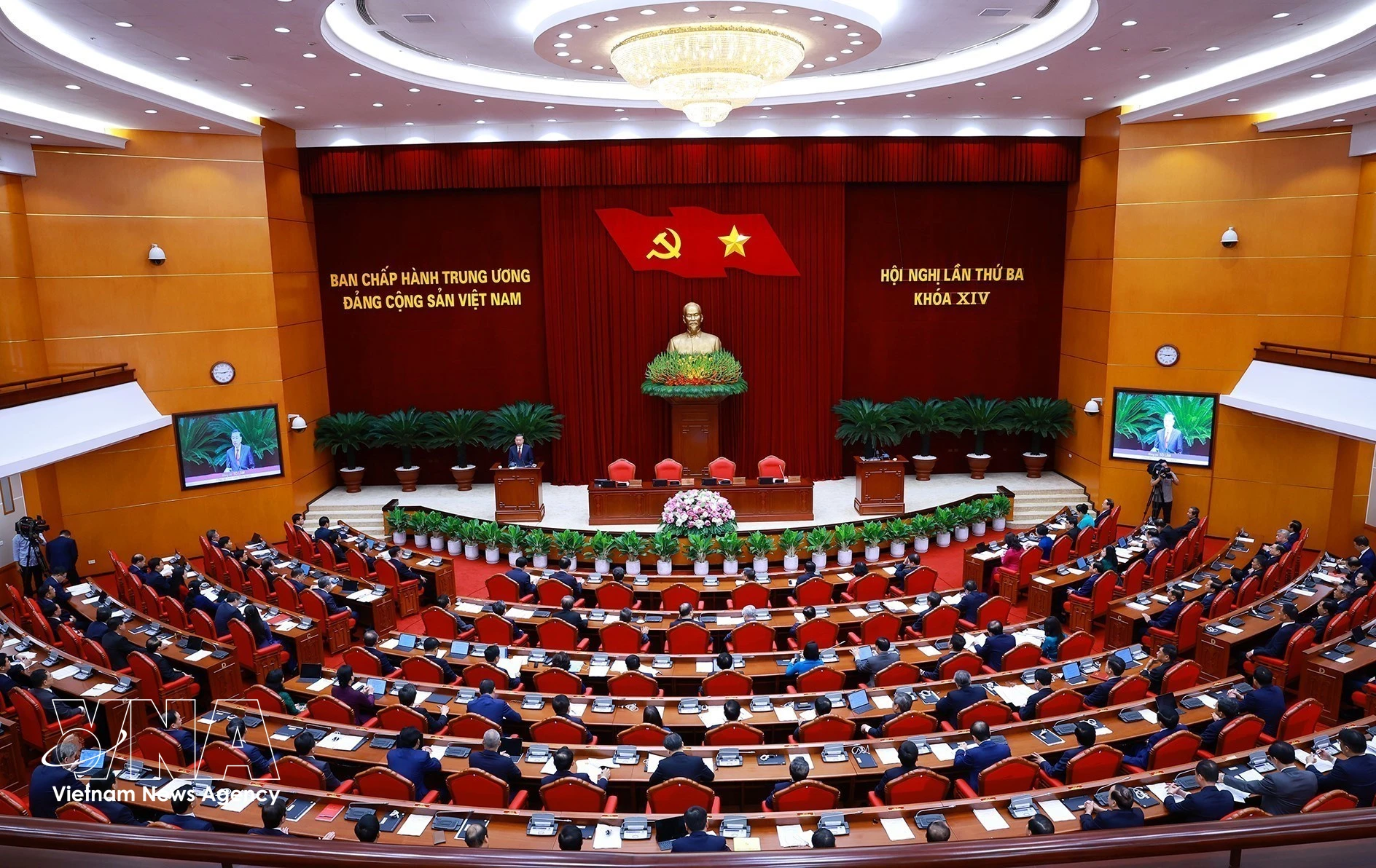 越共第十四届中央委员会第三次全体会议闭幕会现场。图自越通社