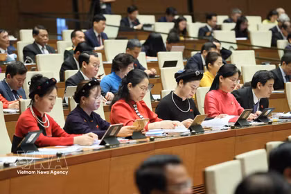 在864名第十六届国会代表候选人中，女性占比超过45%。图自越通社