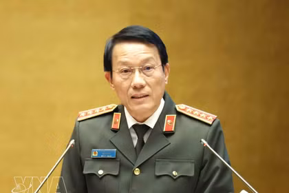 越共中央政治局委员、公安部部长梁三光大将在会上作专题报告。图自越通社