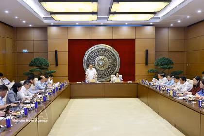 国会主席陈青敏与文化社会委员会常委会就2026年重点任务及2026—2031年任期工作方向召开工作会议。图自越通社
