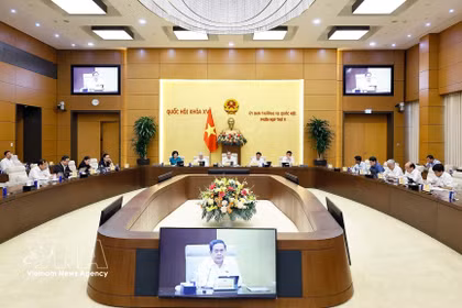 国会常务委员会就《刑法修正案（草案）》提出意见。图自越通社