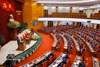 越南共产党第十四届中央委员会第二次全体会议经过三天紧张、认真、负责任的工作后圆满闭幕。图自越通社