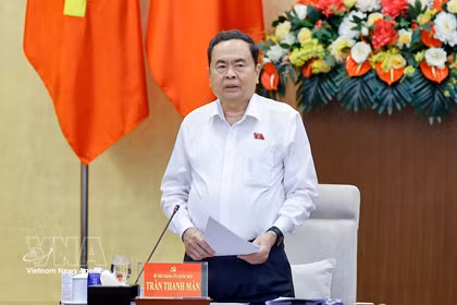 越南国会主席陈青敏在会上发表讲话。图自越通社