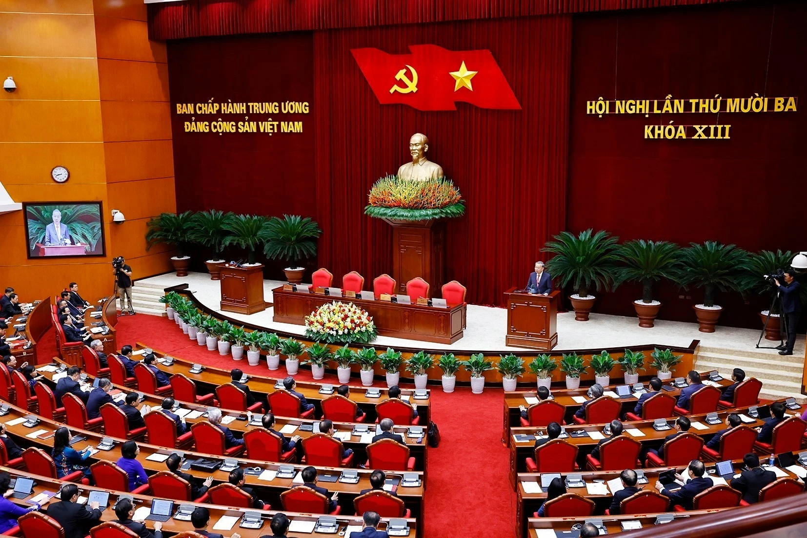 越共中央总书记苏林在越南共产党第十三届中央委员会第十三次全体会议闭幕式上发表讲话。图自越通社