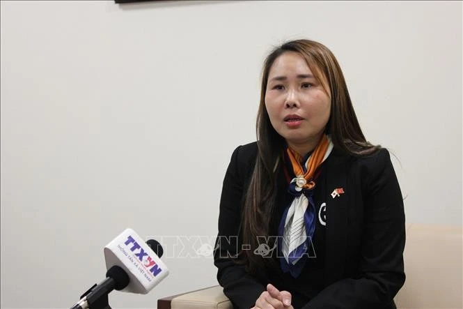 在关西地区越南人协会主席黎商接受越通社记者采访。图自越通社