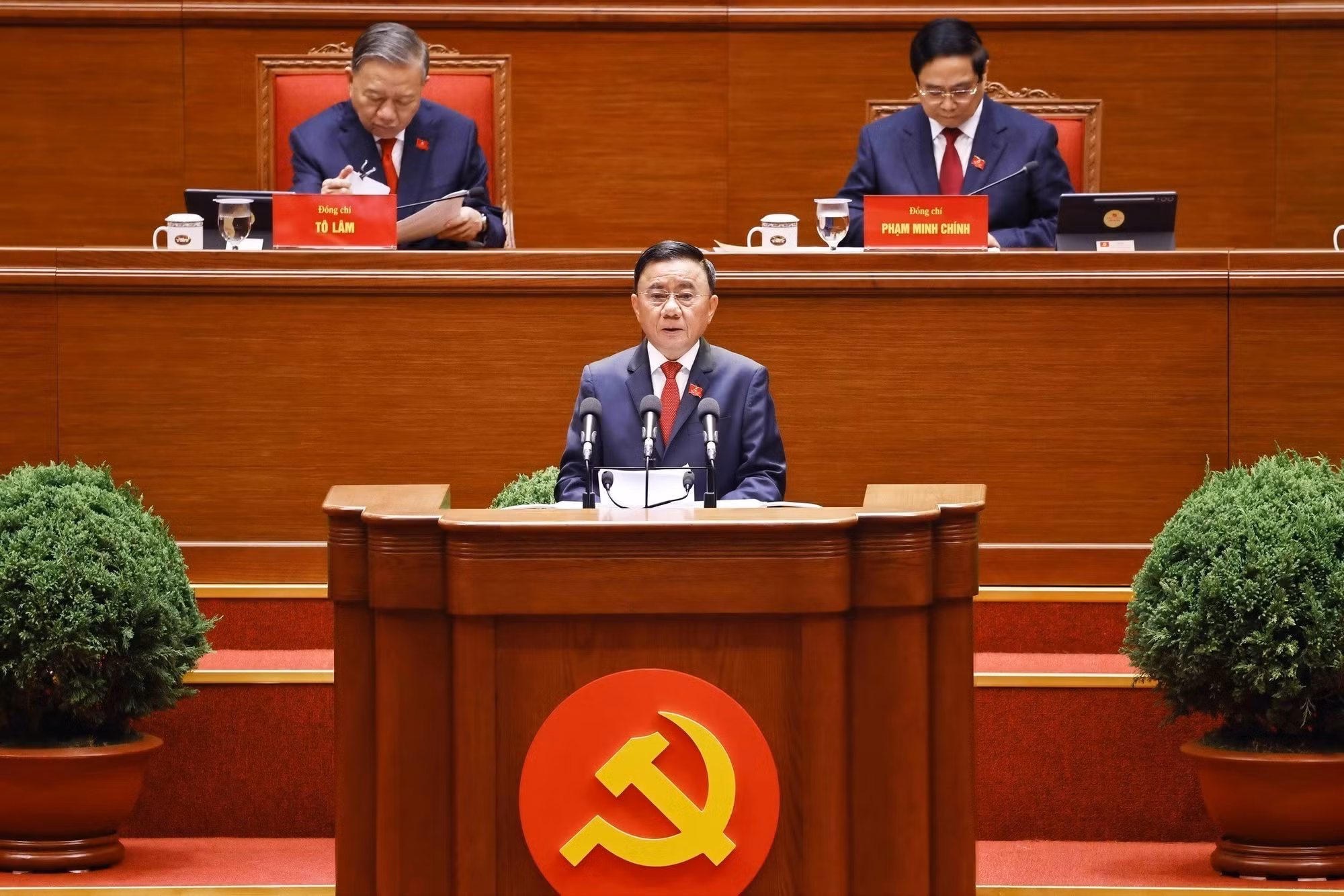vna-potal-phien-khai-mac-dai-hoi-xiv-cua-dang-8540449.jpg
