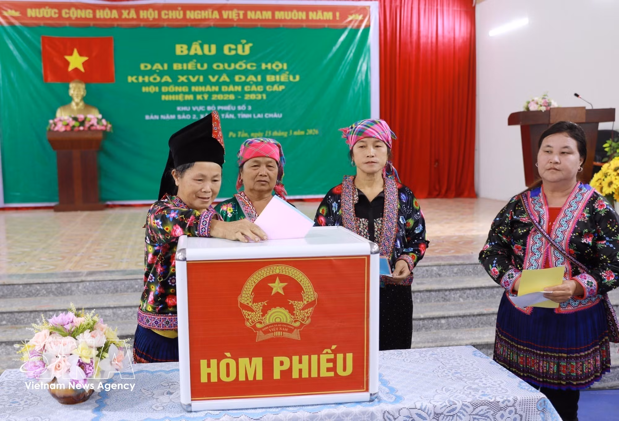vnanet-potal-dong-bao-cac-dan-toc-xa-bien-gioi-pa-tan-lai-chau-vui-ngay-hoi-non-song-8642463.jpg