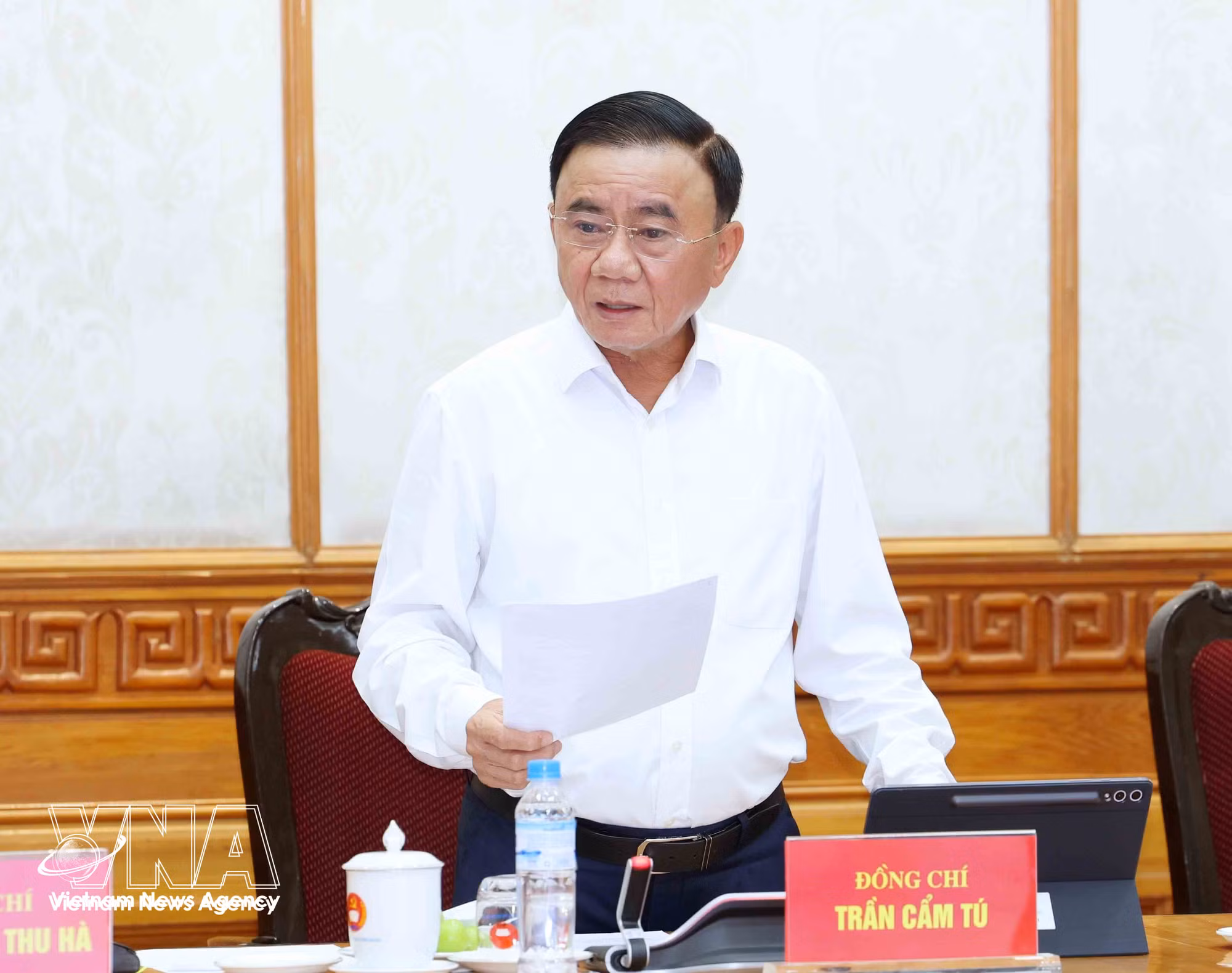 vnanet_potal-thuong-truc-ban-bi-thu-chu-tri-hop-ve-he-thong-quan-ly-cong-viec-danh-gia-can-bo-tren-moi-truong-so-9044112-1.jpg