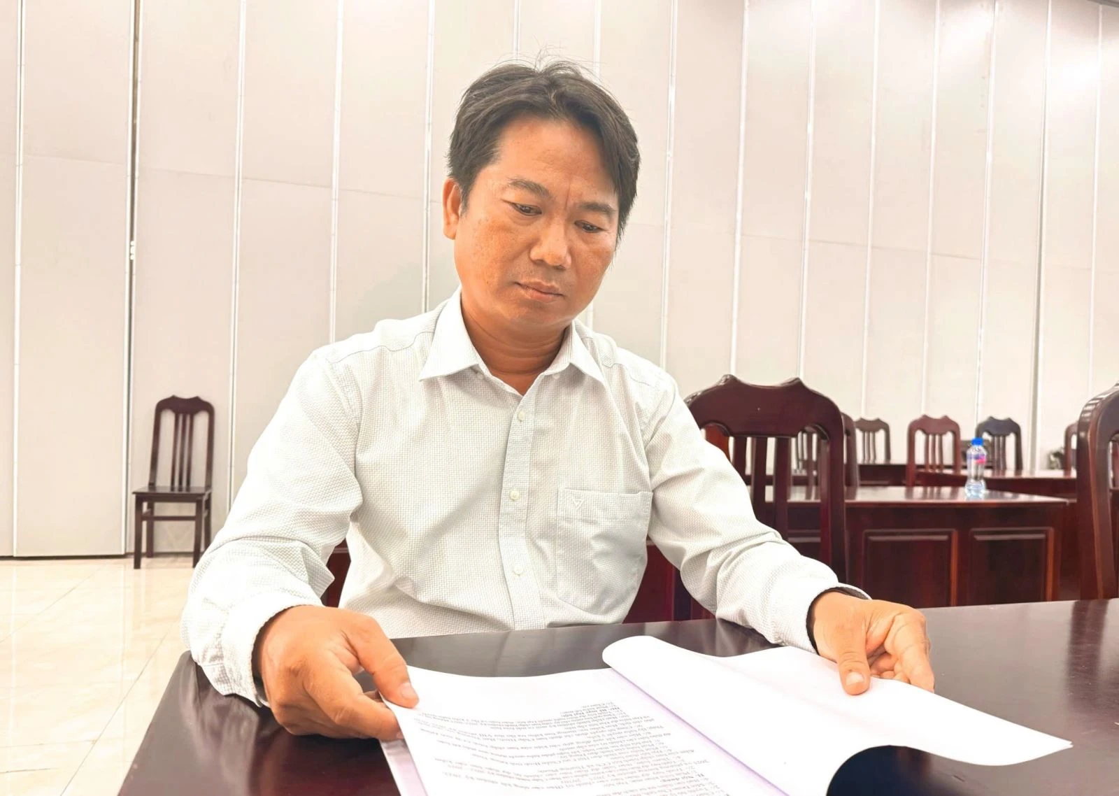 同塔省边境常福乡炯炯庞村委书记陈文平。图自越通社