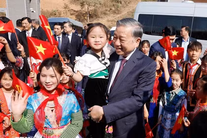 党以民为本 人民群众一心跟党走