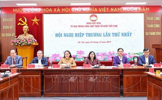 越南祖国阵线中央委员会主席团第一次协商会议12月4日在河内举行。图自越通社