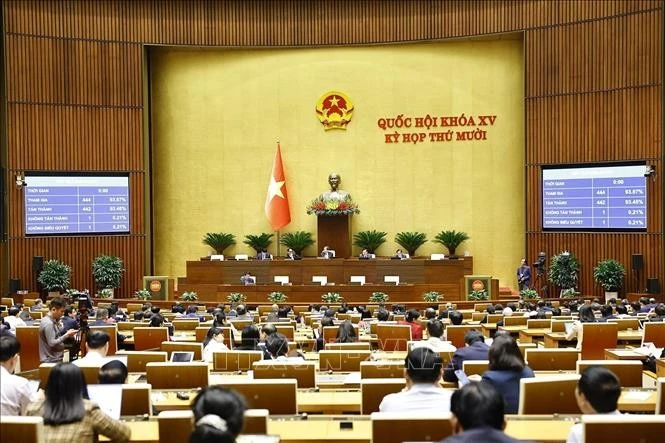 国会代表表决通过《反腐败法》若干条款修改、补充法。图自越通社