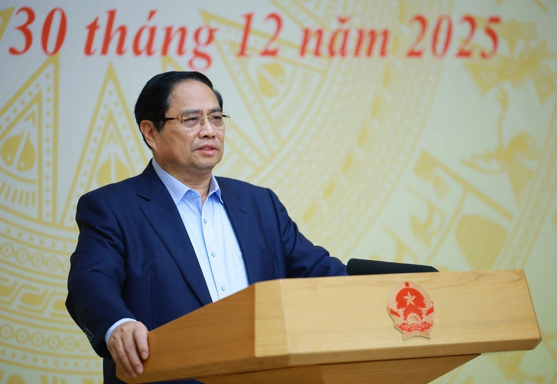 越南政府总理范明政在会议上发表讲话。图自越通社