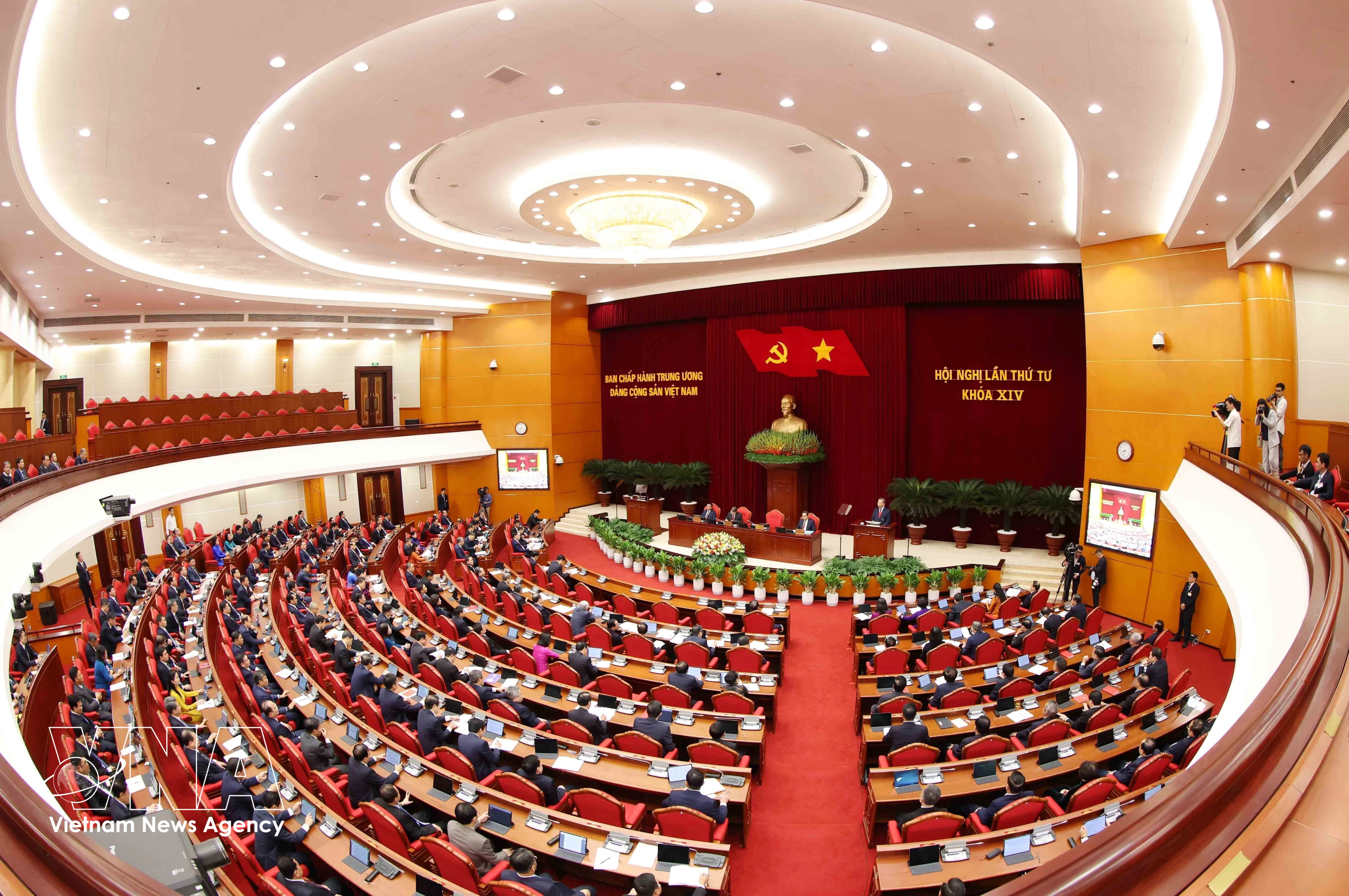 10月5日，越南共产党第十四届中央委员会第四次全体会议在河内开幕。图自越通社