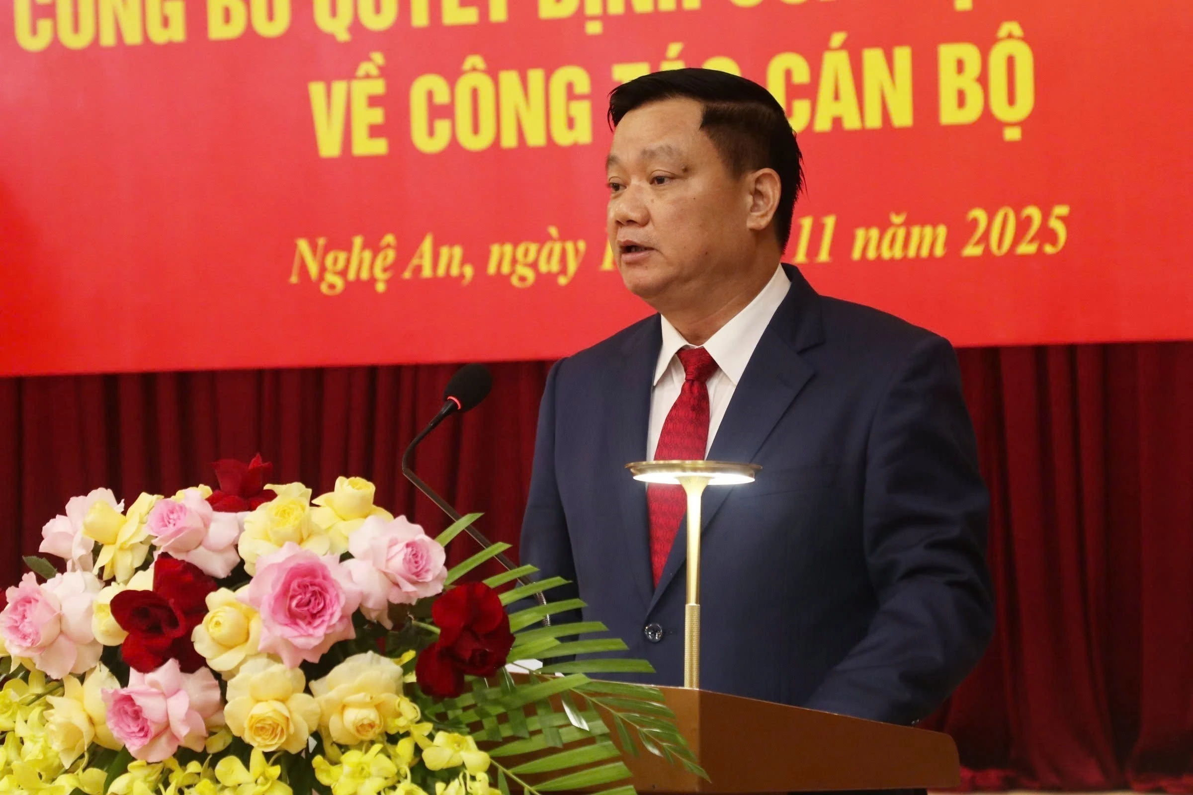 阮克慎同志发表讲话。图自越通社