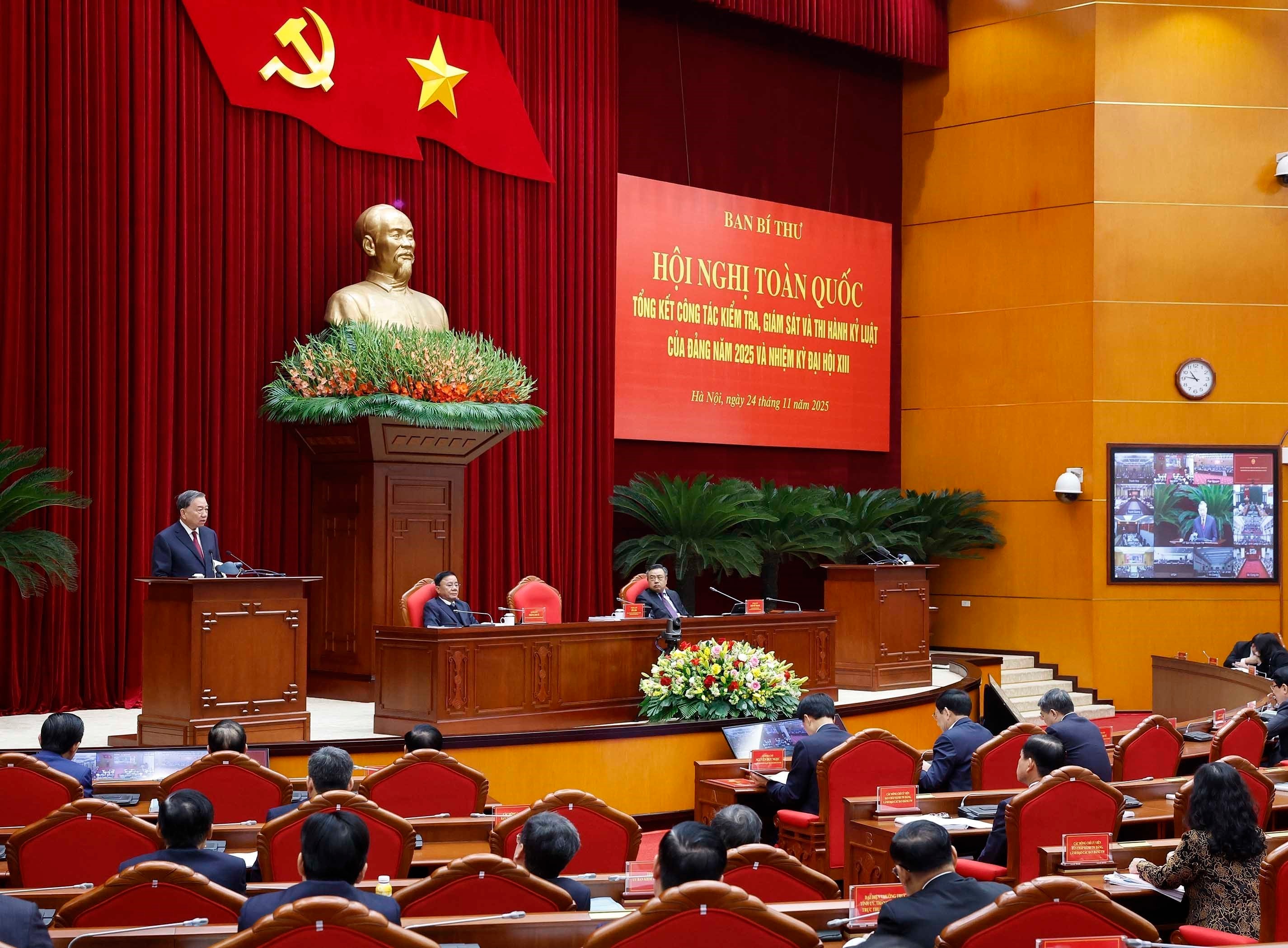 苏林总书记在会上发言。图自越通社