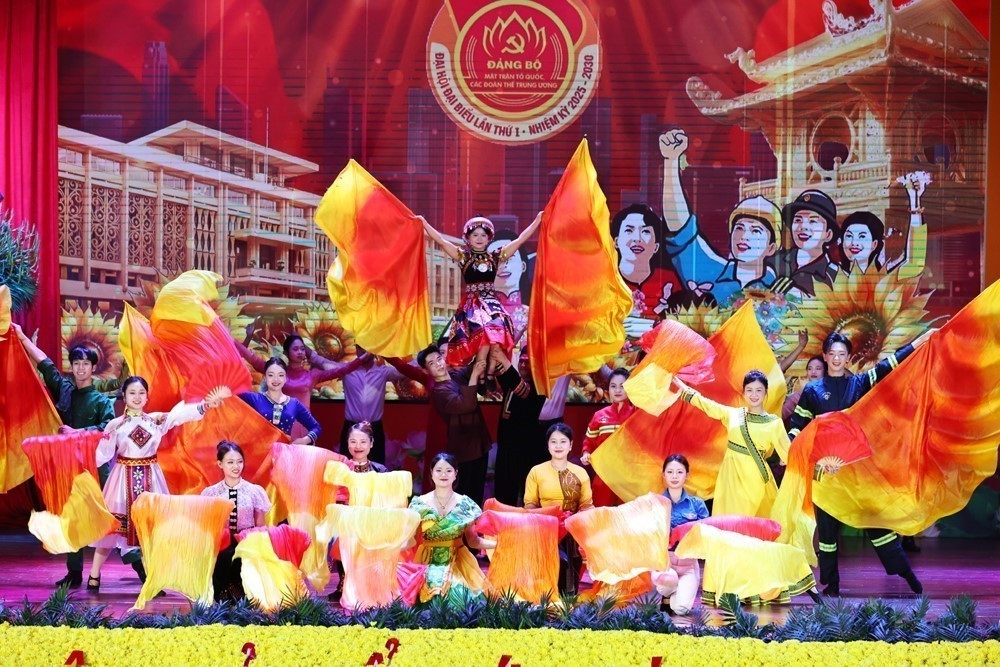 vna-potal-tien-toi-dai-hoi-xiv-cua-dang-phien-trong-the-dai-hoi-dai-bieu-dang-bo-mttq-cac-doan-the-trung-uong-lan-thu-nhat-nhiem-ky-2025-2030-8290768.jpg