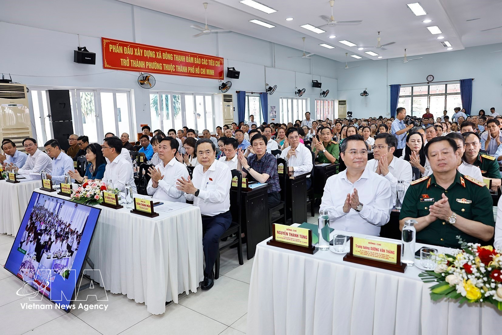 vnanet-chu-tich-quoc-hoi-tran-thanh-man-tiep-xuc-cu-tri-xa-dong-thanh-ho-chi-minh-8620659.jpg