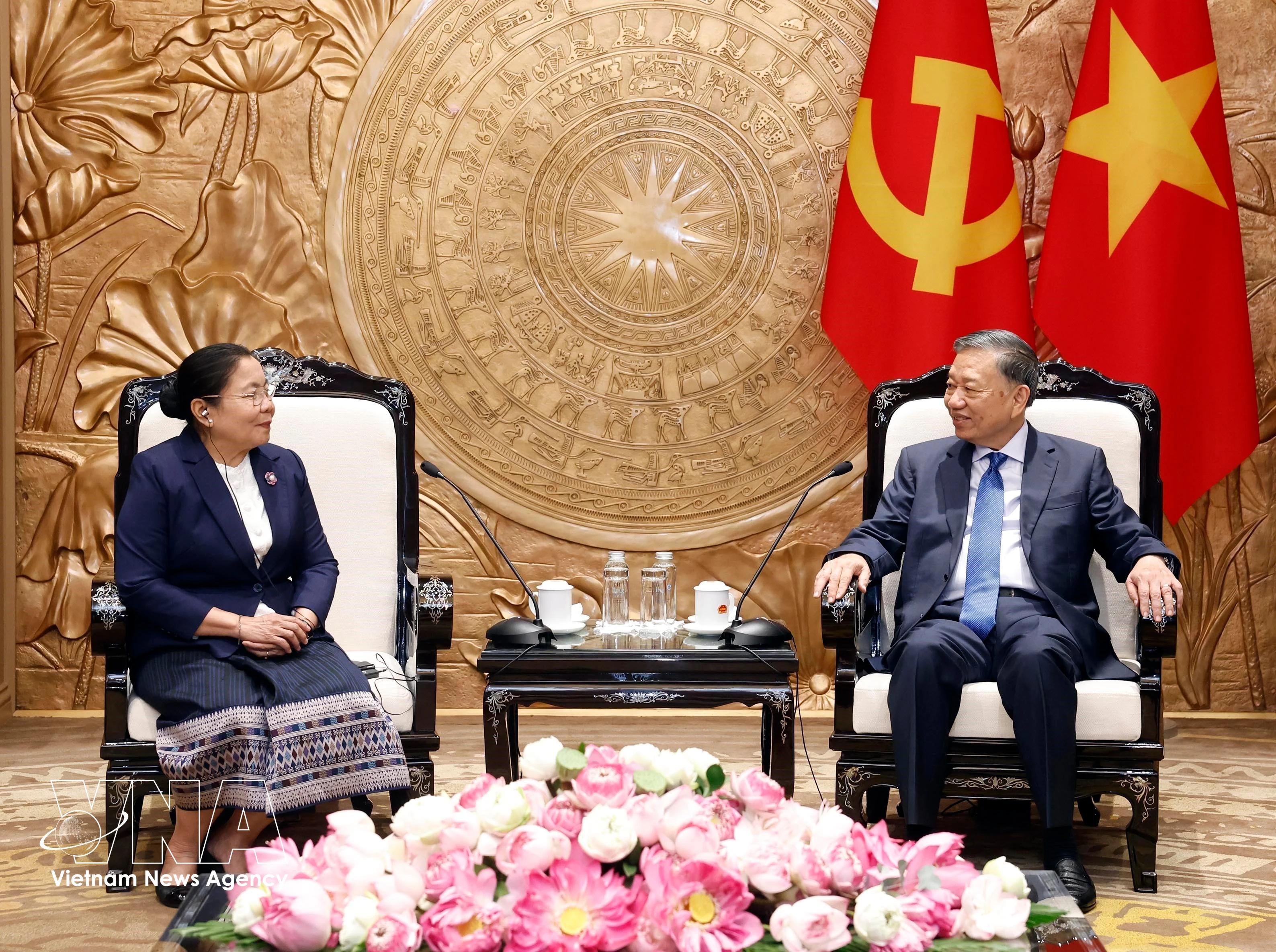 越共中央总书记、国家主席苏林会见老挝人民革命党中央组织部部长西赛。图自越通社