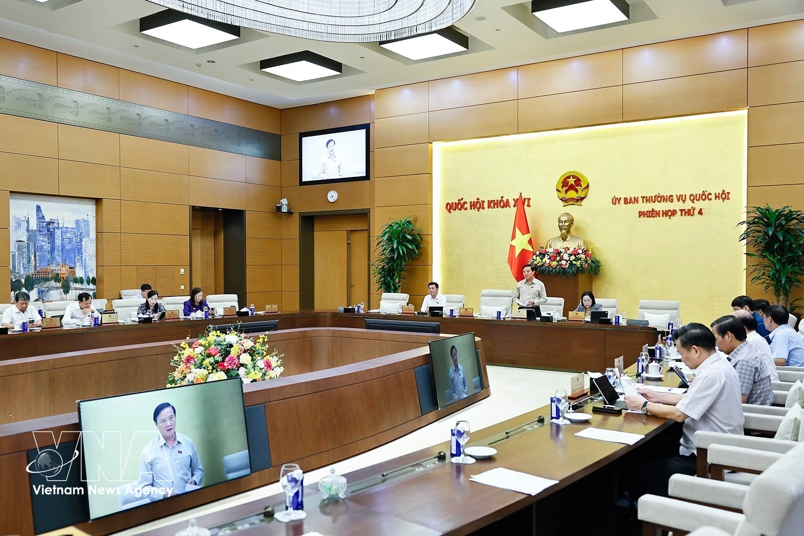 国会副主席阮克定发表讲话。图自越通社