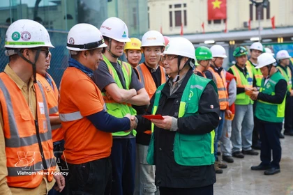 范明政总理调研督导河内城铁项目建设进度