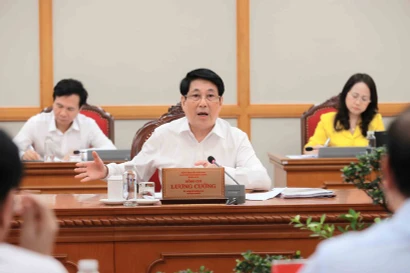 国家主席梁强与金瓯和兴安两省省委常委会召开工作会议。图自越通社