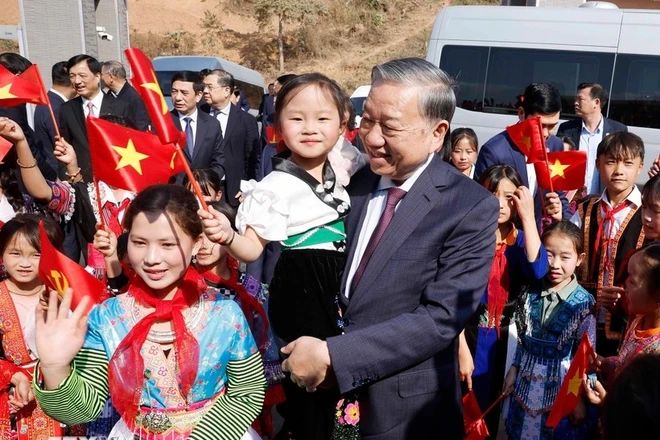 党以民为本 人民群众一心跟党走