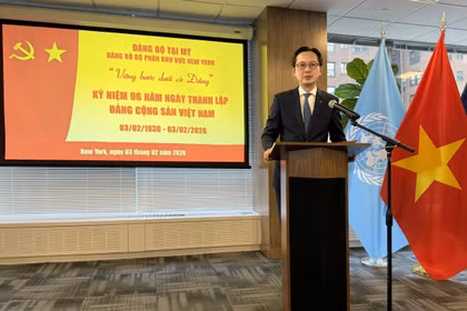 越南常驻联合国代表团团长杜雄越大使在活动上发表讲话。图自越通社