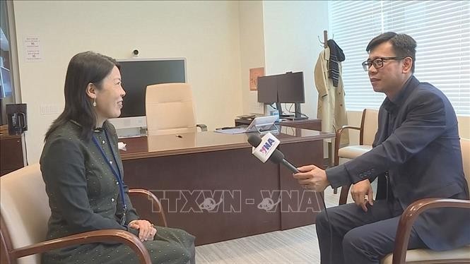 联合国毒品与犯罪问题办公室主任Xiaohong Li接受越通社记者的采访。图自越通社