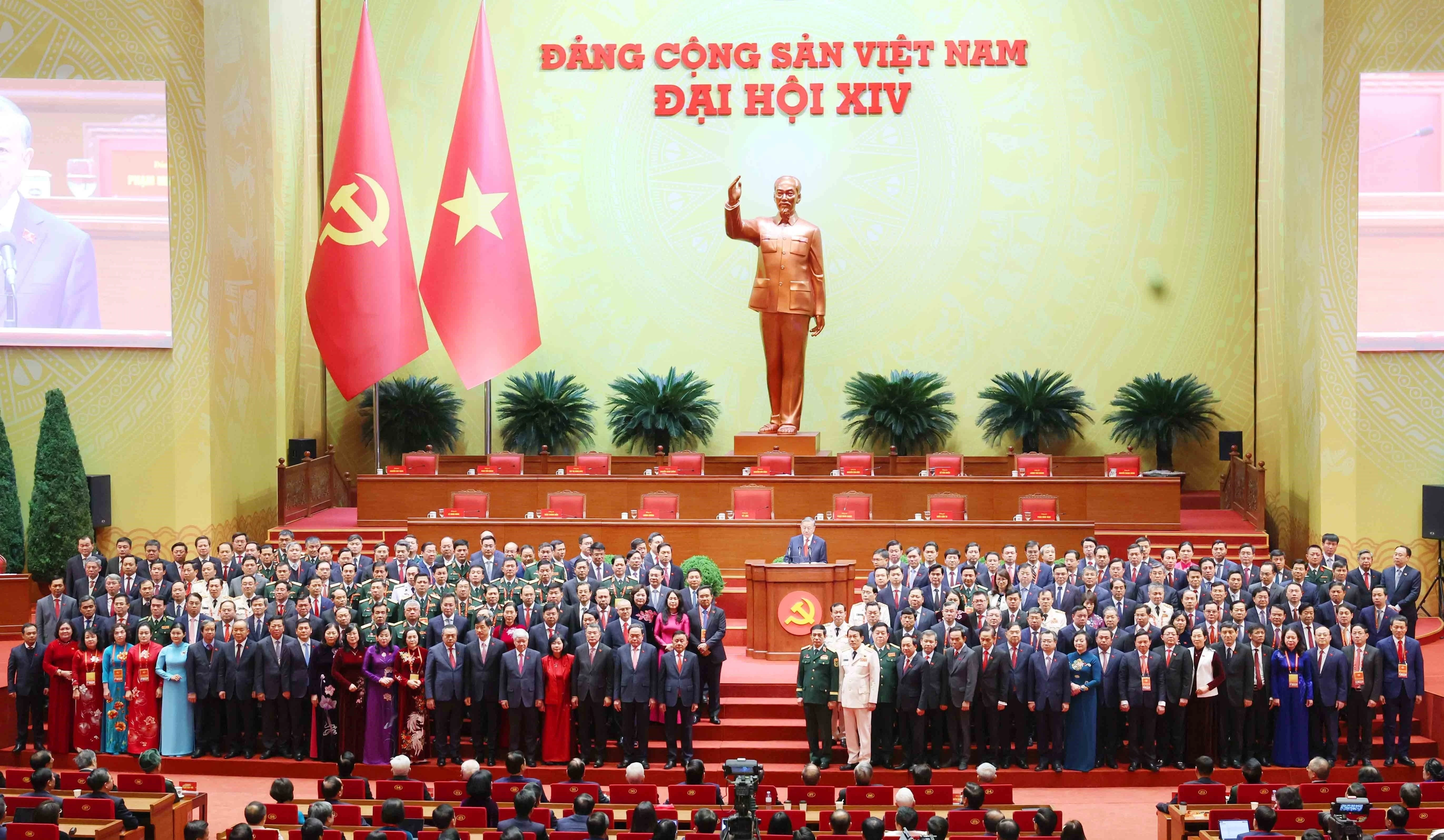越共中央委员会第十四届在大会上亮相。图自越通社
