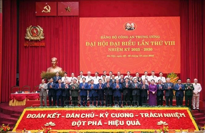 越共中央公安第八次代表大会隆重开幕