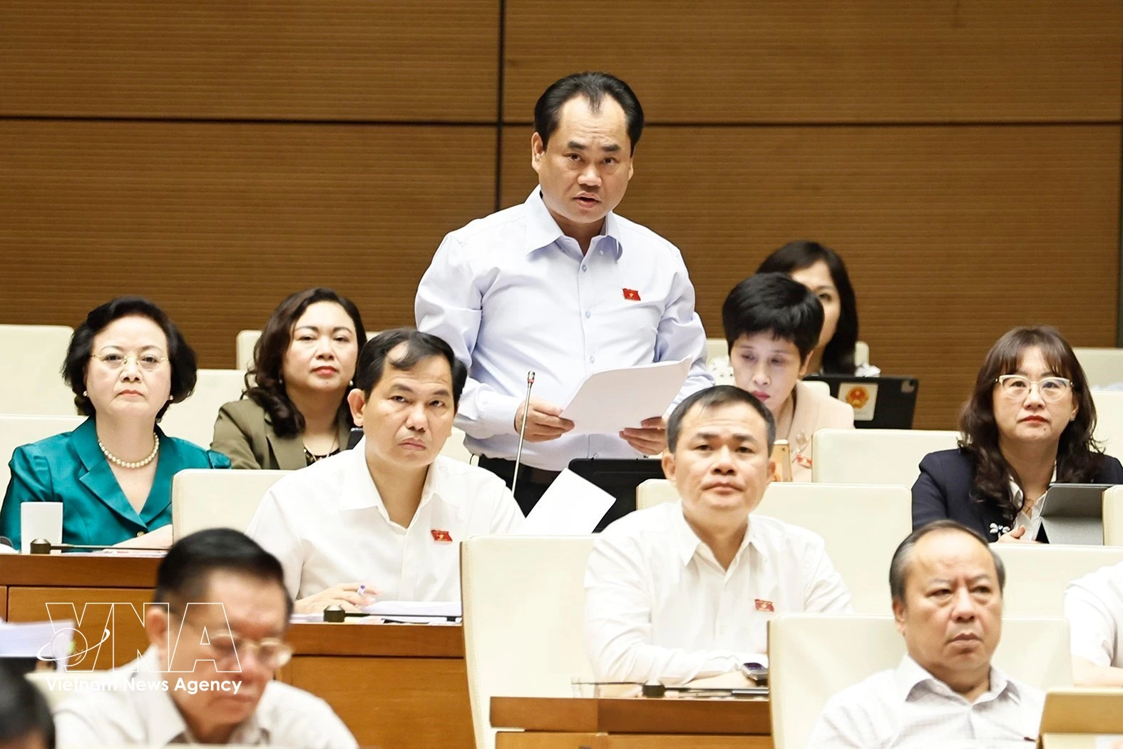 第十六届国会第二次会议：农业与环境部长就防灾减灾和生物技术发展作说明报告。图自越通社