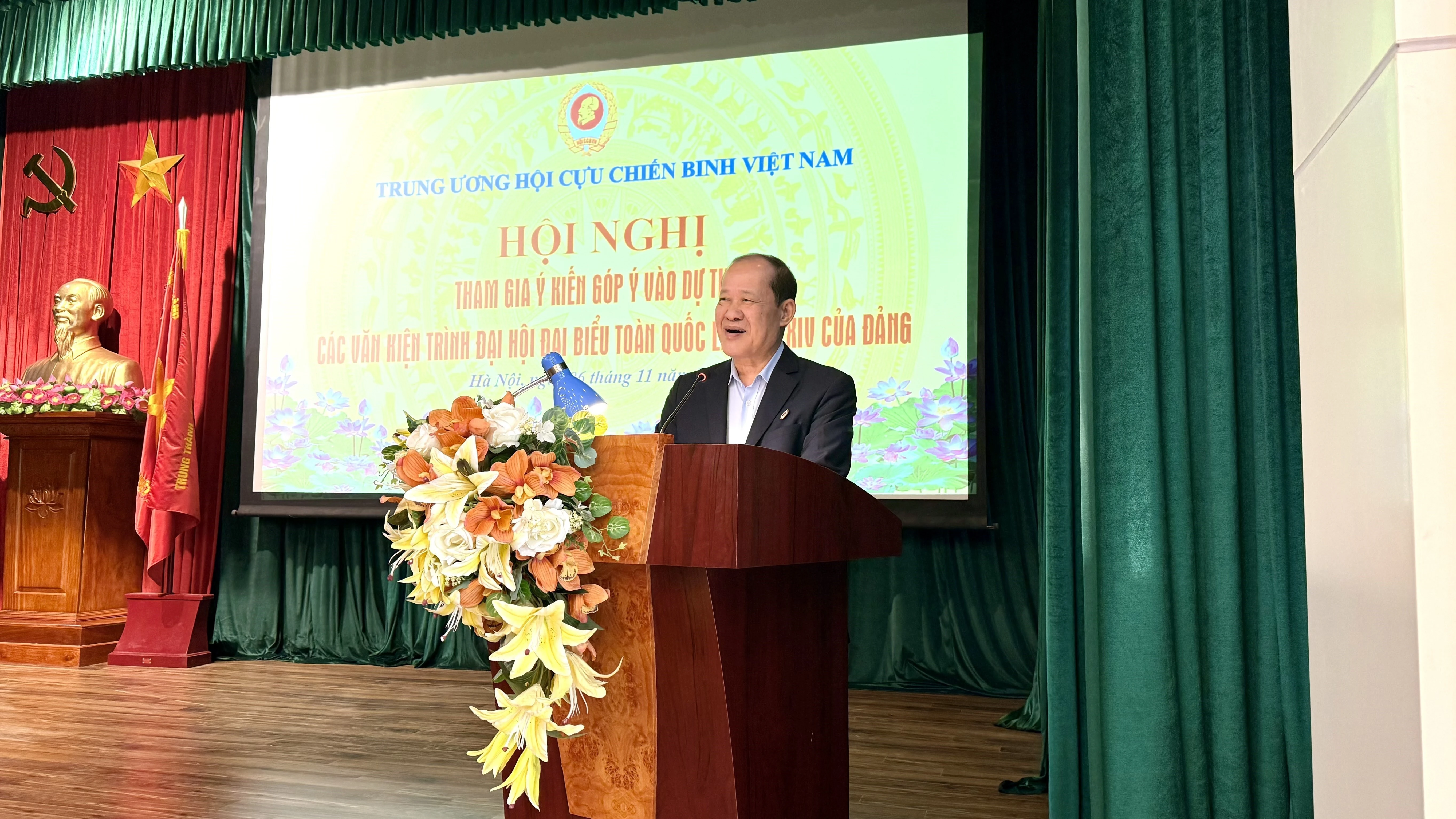 越南祖国阵线中央委员会副主席、越南老兵协会主席毕春长上将发表讲话。图自越通社