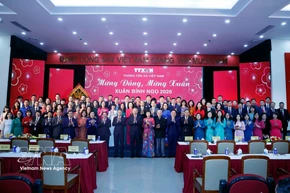 越共中央总书记苏林走访越南通讯社并致以新春祝福