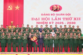 苏林总书记:军队党委和全军要落实好“两个坚持、两个推进和两个防范”
