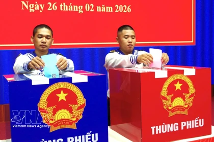 海军第2军区提前投票启动：超过400多官兵与渔民率先投票