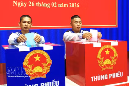 海军第2军区提前投票启动：超过400多官兵与渔民率先投票