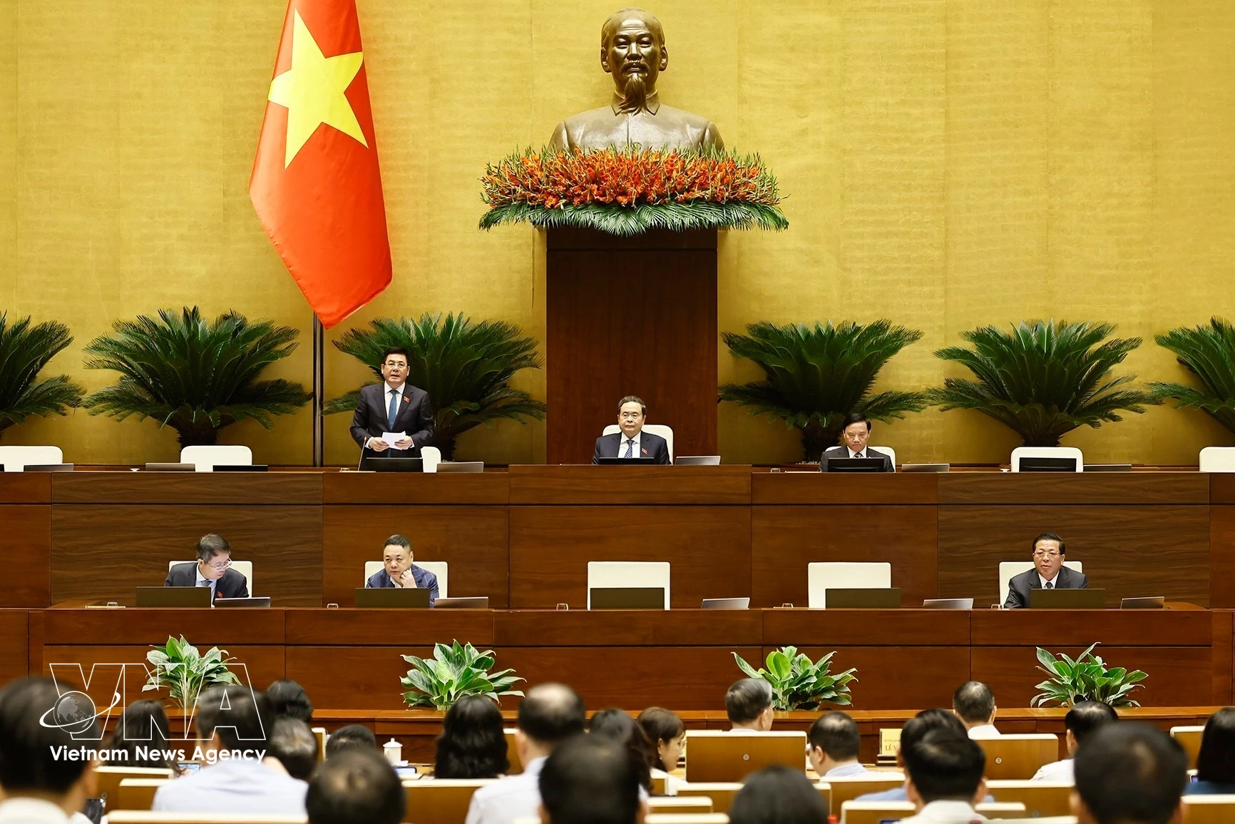 第十六届国会第一次非常规会议22日重点讨论《房地产经营法》、填海造城项目等重要议题。图自越通社