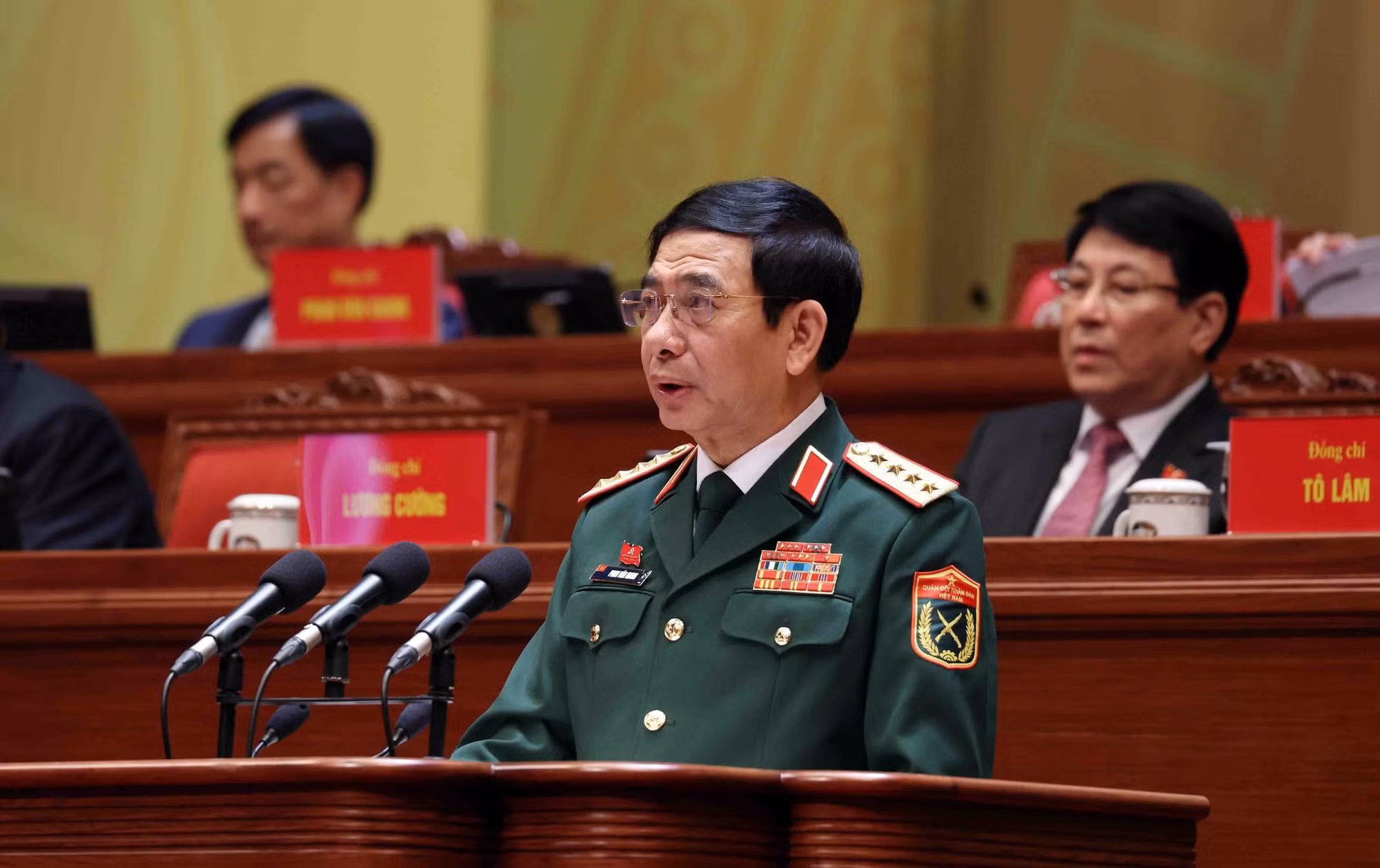 vna-potal-dai-hoi-dang-xiv-phien-thao-luan-tai-hoi-truong-ve-cac-van-kien-dai-hoi-8542570.jpg