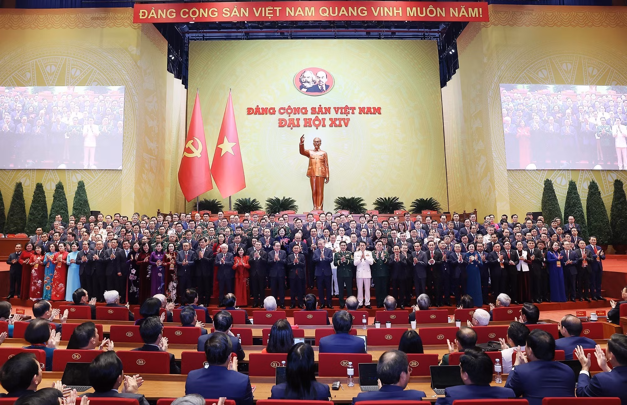 vna-potal-be-mac-dai-hoi-xiv-cua-dang-8548007.jpg