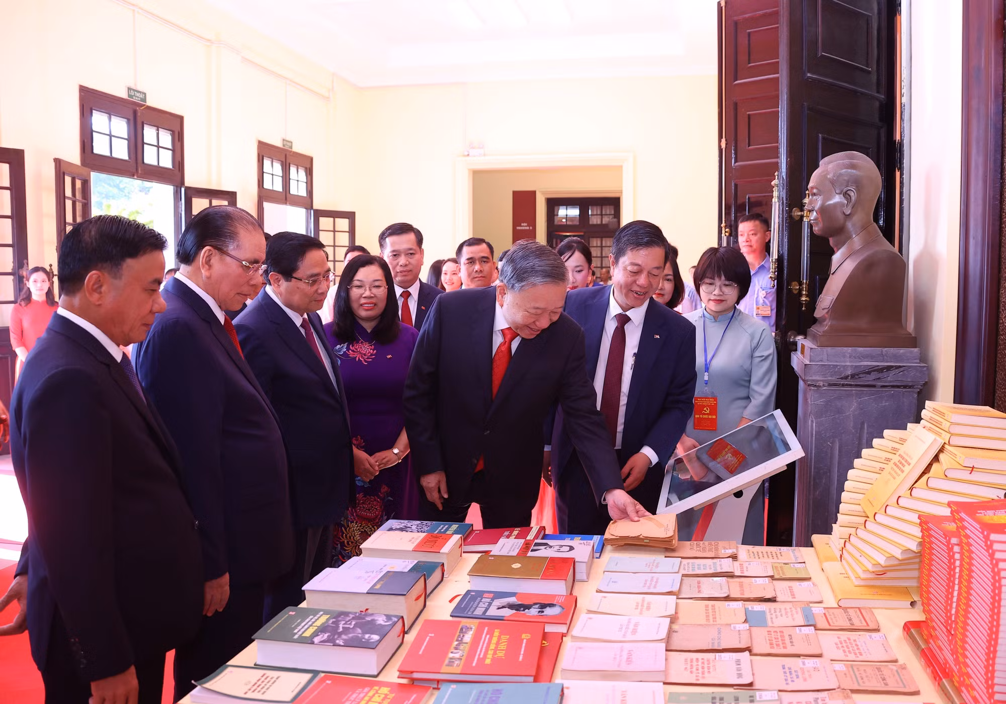 vna-potal-tien-toi-dai-hoi-xiv-cua-dang-dai-hoi-dai-bieu-dang-bo-cac-co-quan-dang-trung-uong-lan-thu-nhat-8293001.jpg