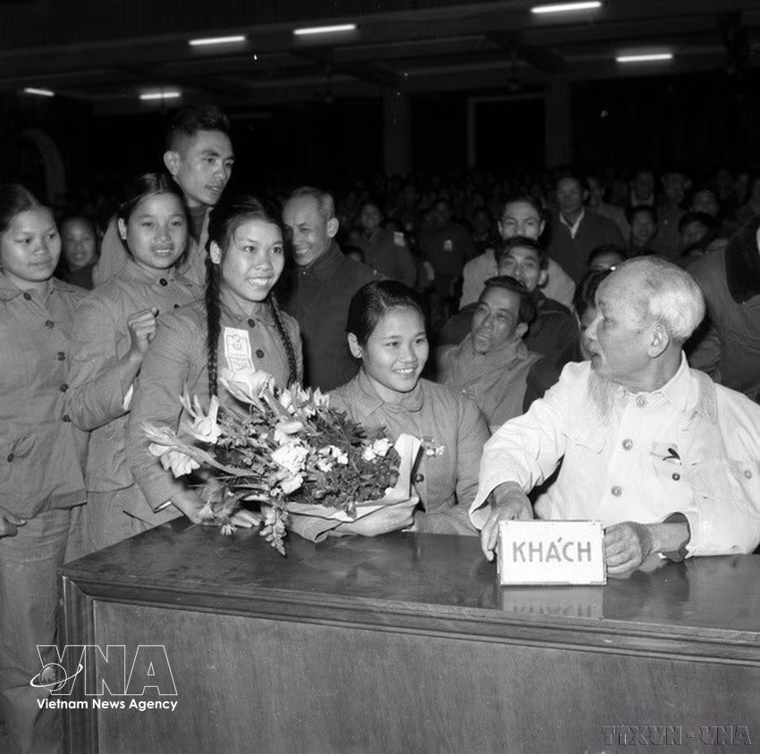 vnanet-01-nam-doan-tncs-ho-chi-minh-tuoi-tre-viet-nam-vung-buoc-duoi-co-dang-8661851.jpg