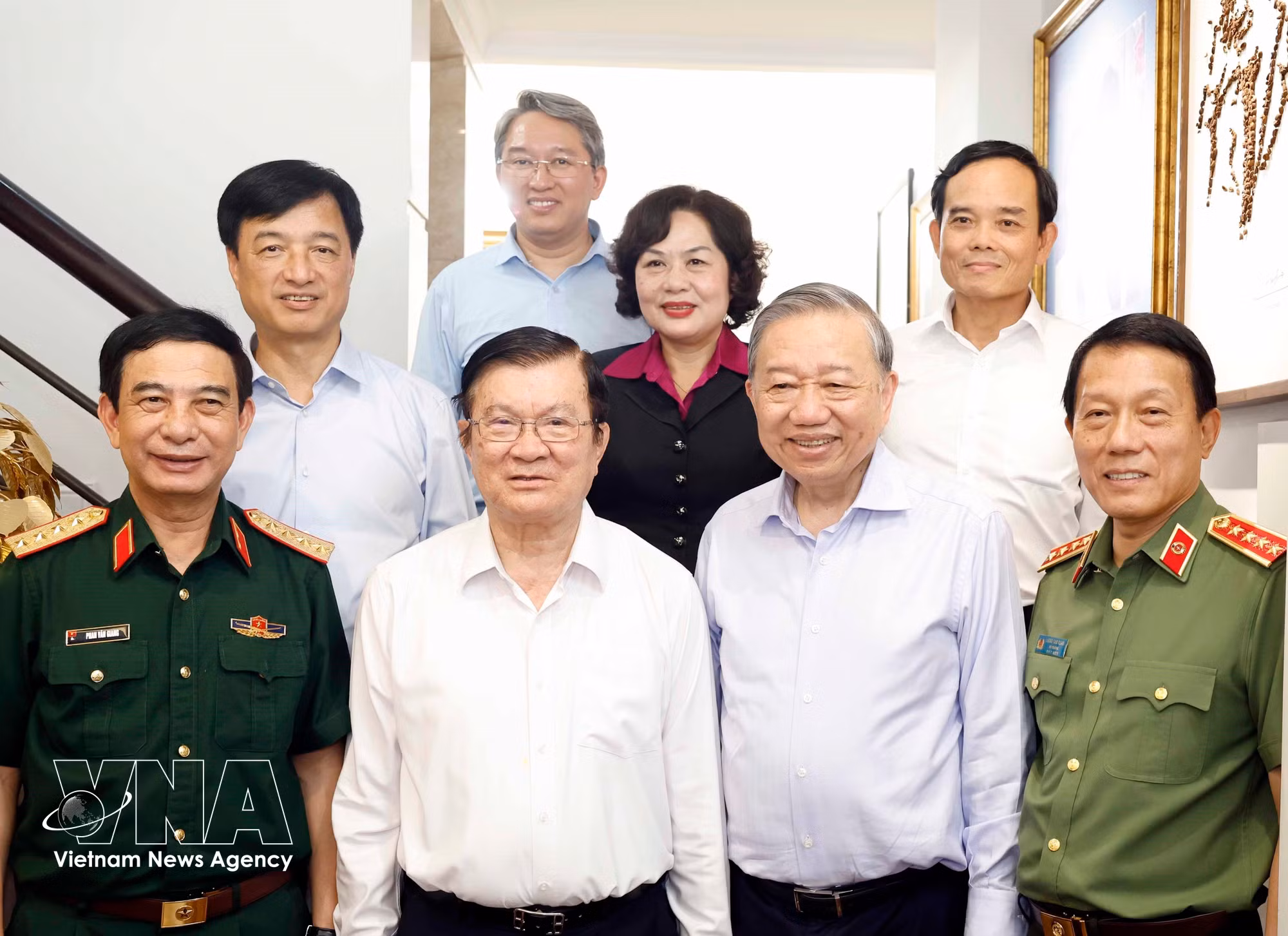 vnanet-vna-potal-tong-bi-thu-chu-tich-nuoc-tham-cac-dong-chi-nguyen-lanh-dao-dang-nha-nuoc-8728011.jpg