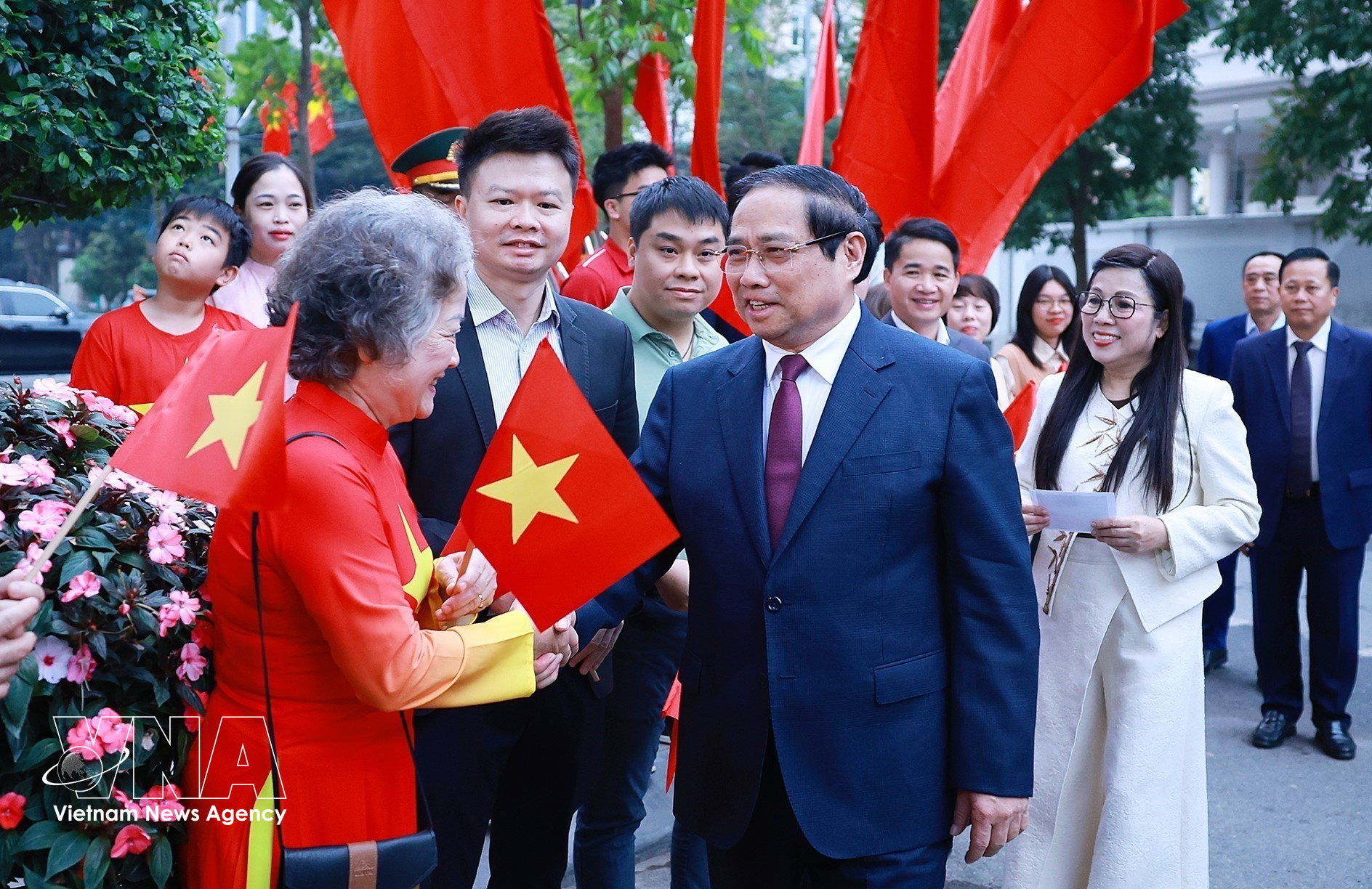 vnanet-thu-tuong-kiem-tra-cong-tac-bau-cu-tai-phuong-tay-ho-ha-noi-8641191.jpg