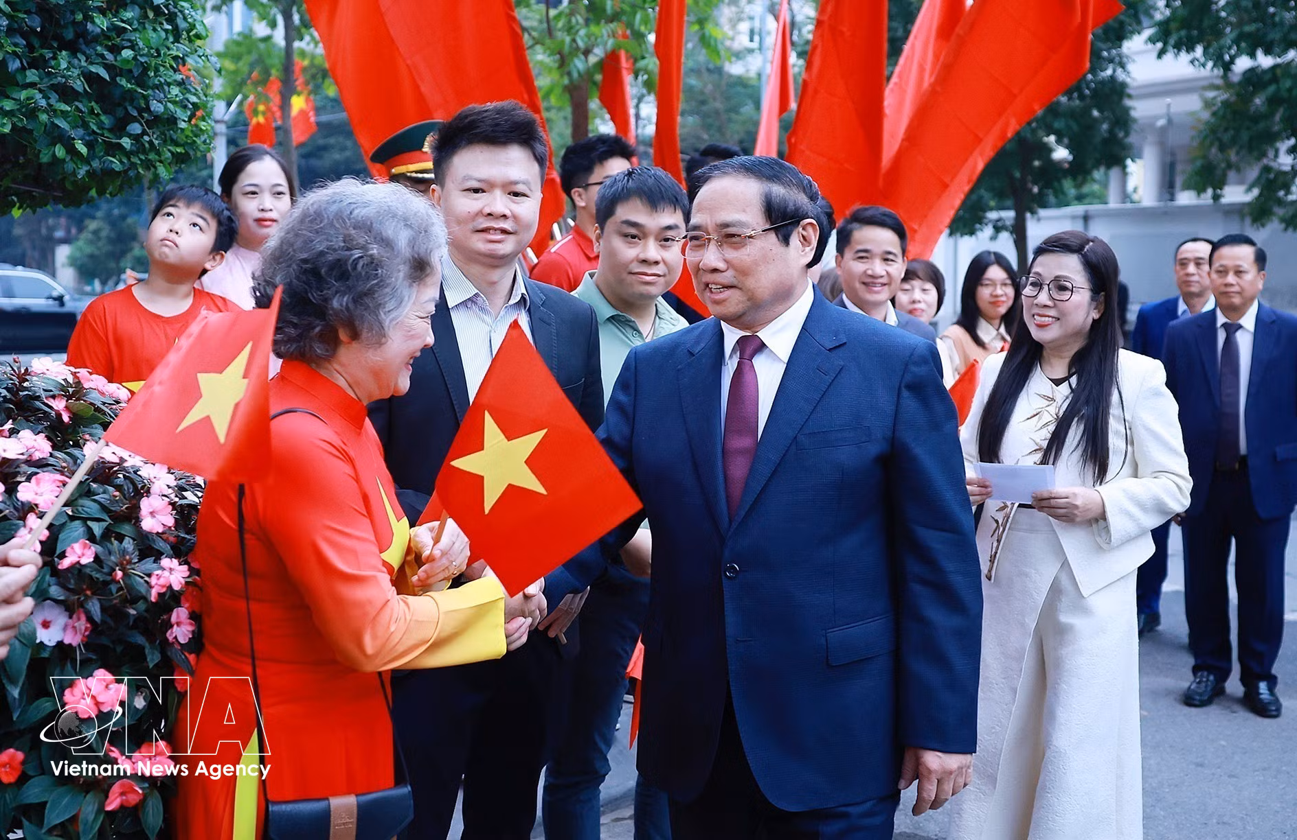 vnanet-thu-tuong-kiem-tra-cong-tac-bau-cu-tai-phuong-tay-ho-ha-noi-8641191.jpg