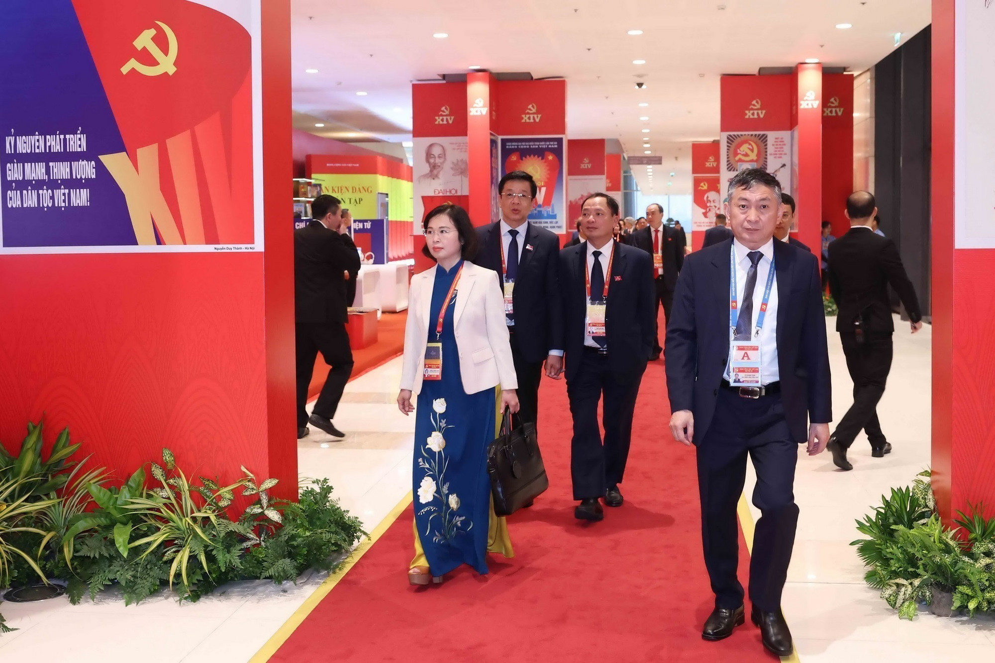 vna-potal-cac-dai-bieu-du-phien-hop-tru-bi-dai-hoi-dang-toan-quoc-lan-thu-xiv-8537715.jpg