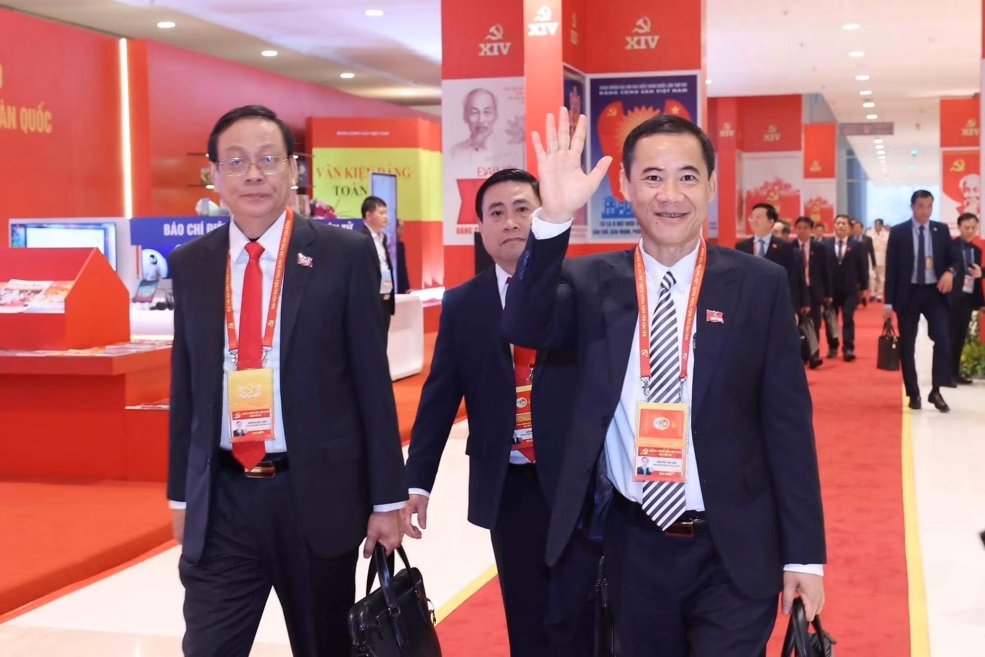 vna-potal-cac-dai-bieu-du-phien-hop-tru-bi-dai-hoi-dang-toan-quoc-lan-thu-xiv-8537716.jpg