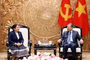 越共中央总书记、国家主席苏林会见老挝人民革命党中央组织部部长西赛。图自越通社