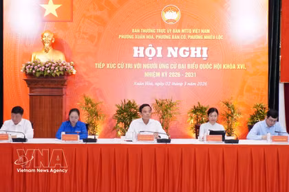 越南祖国阵线委员会胡志明市春和坊、棋盘坊及饶禄坊常务委员会联合举行第十六届国会代表候选人与第六选区选民的接触会议。图自越通社