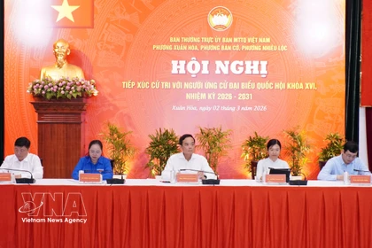 越南祖国阵线委员会胡志明市春和坊、棋盘坊及饶禄坊常务委员会联合举行第十六届国会代表候选人与第六选区选民的接触会议。图自越通社